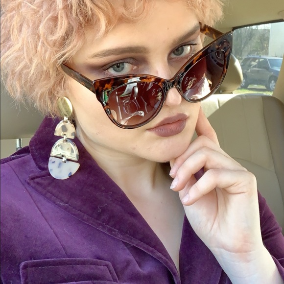 Meet your Posher, Sophie - Picture 3 of 6